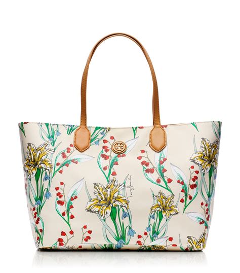 tory burch summer tote.